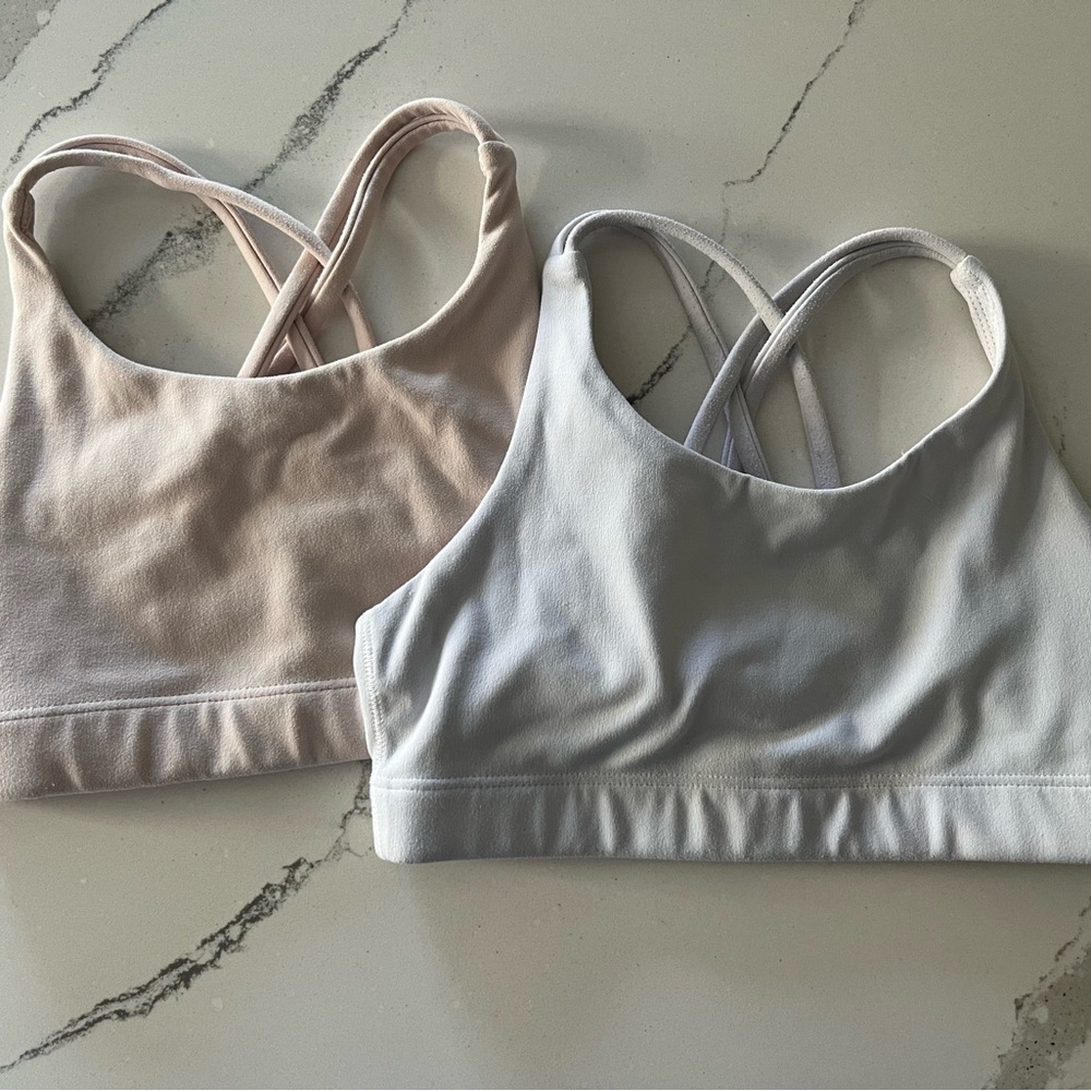 Girl’s Athleta bra top
Gray and Pink
Size Small 7
Smoke and pet free home